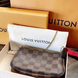 Louis Vuitton mini Pochette